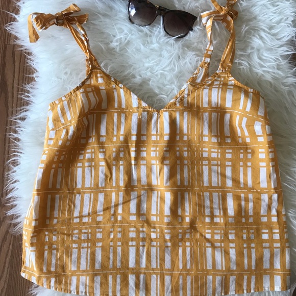 Universal Thread Yellow Top - Picture 2 of 3